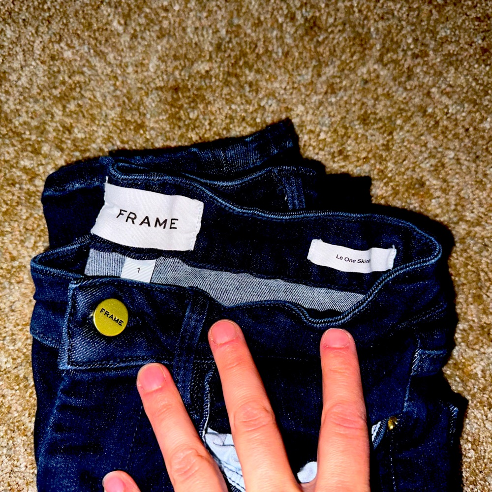 Frame Le One Skinny Size 1 Jeans